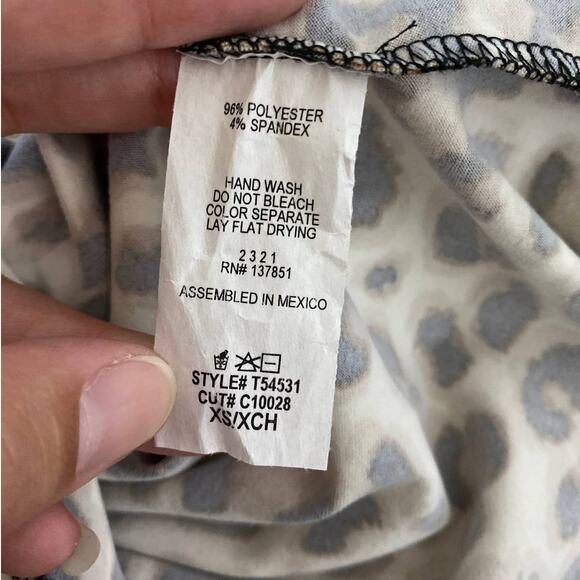 Gaze Womens Animal Print Super Soft Long Sleeve V-neck Shirt Top NEW Size XS - Picture 5 of 8